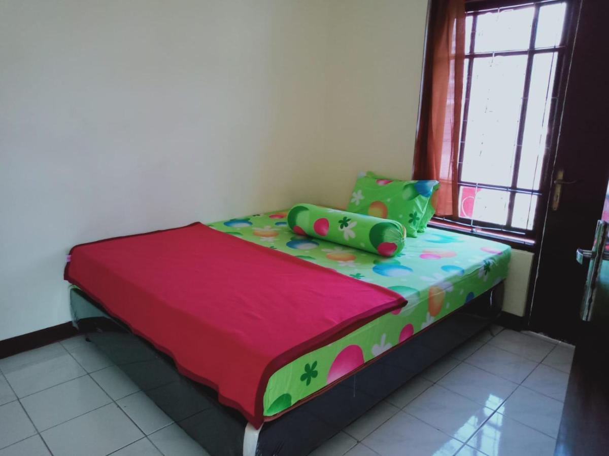 Villa Musti Green Apple Cipanas Sindanglaya Extérieur photo