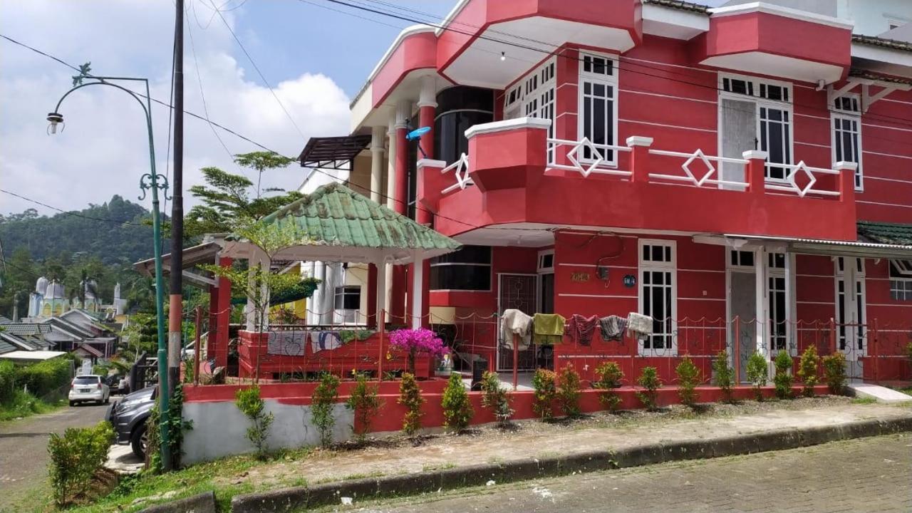 Villa Musti Green Apple Cipanas Sindanglaya Extérieur photo