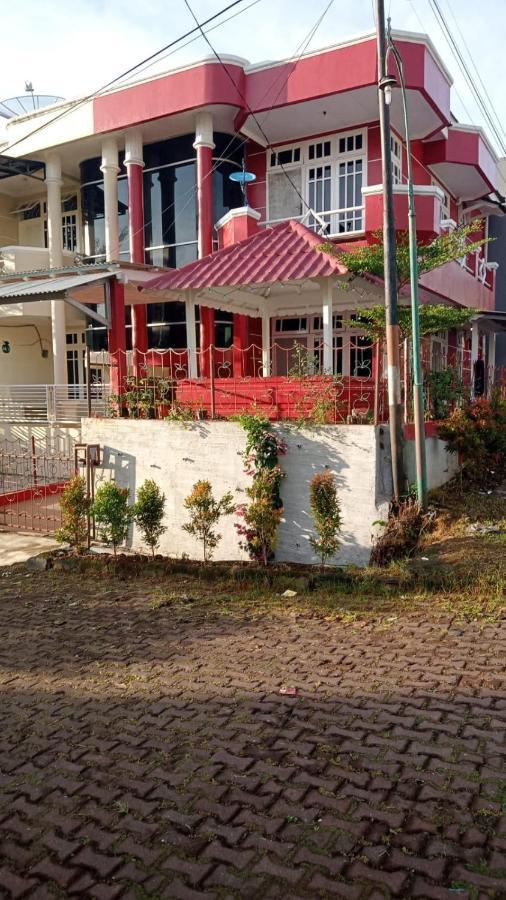 Villa Musti Green Apple Cipanas Sindanglaya Extérieur photo